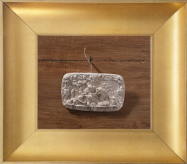 bas-relief-pendu-a-un-clou-taille-impression-26x20virgule79