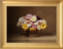 corbeille-ronde-dahlias-avec-table-de-pierre-c