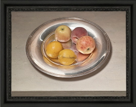 deux-citrons-deux-pommes-et-peche-sur-plat-d-argent_sdi1367-avec-cadre