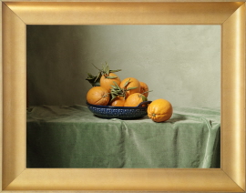 orange-et-plat-bleu-sur-un-velours-vert_sdi1022